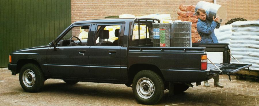  Toyota Hilux Double Cab 4WD 1983 года  (EU) (фото 3 из 3)